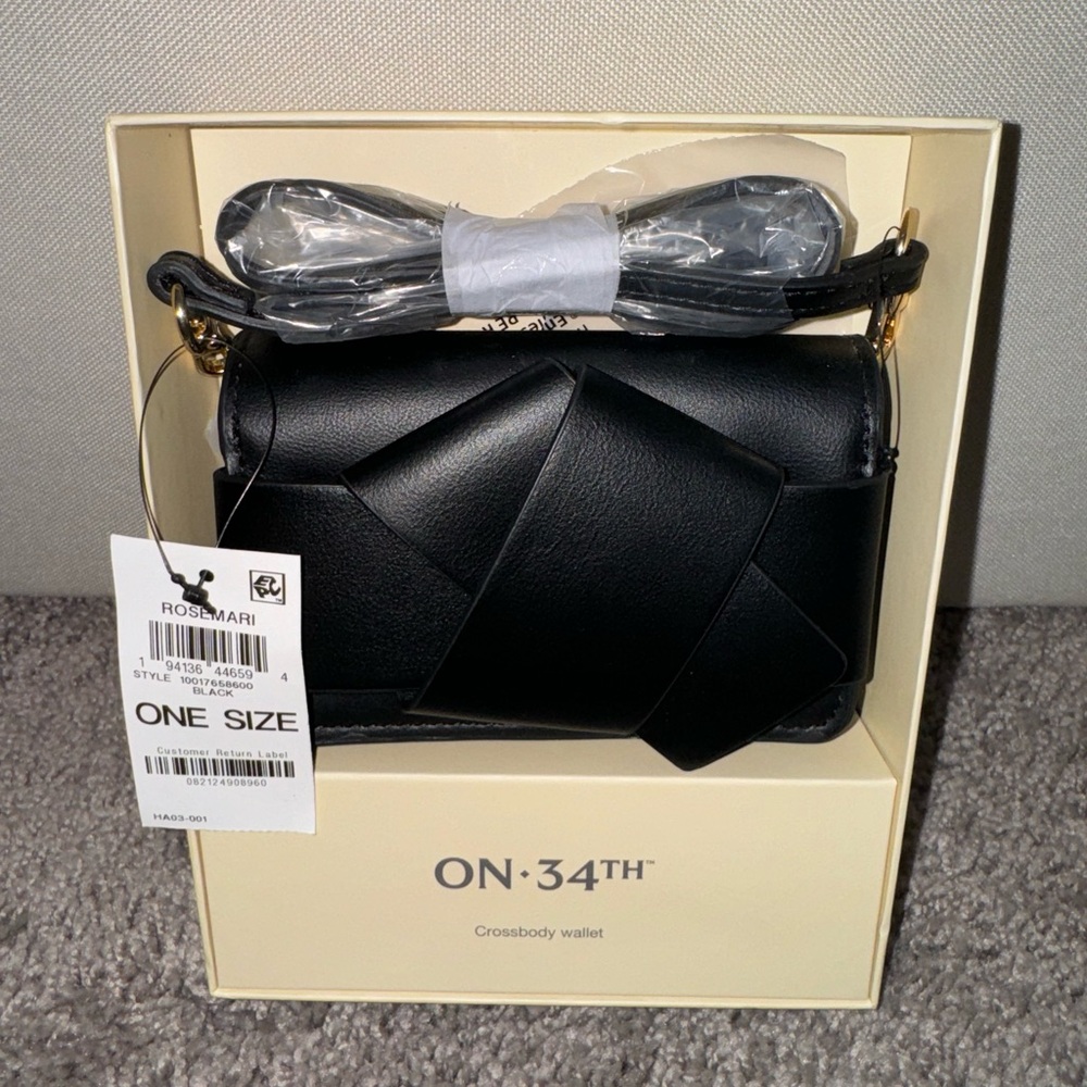 NWT Macy’s Black Crossbody Wallet
